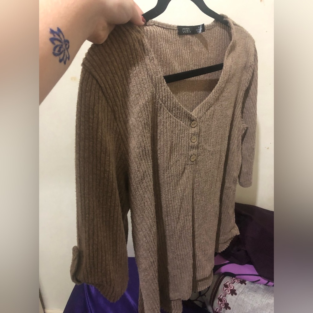 Tan sweater perfect for fall 🍁